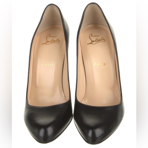 CHRISTIAN LOUBOUTIN
Black Patent Leather Pump ๐ ๐ฅ
NWT | EU 38.5 - Picture 11 of 15